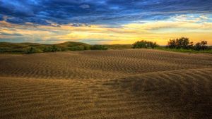 Great Sandhills at sunset; Saskatchewan, Canada (© Robert Postma/Design Pics/plainpicture)(Bing Canada)