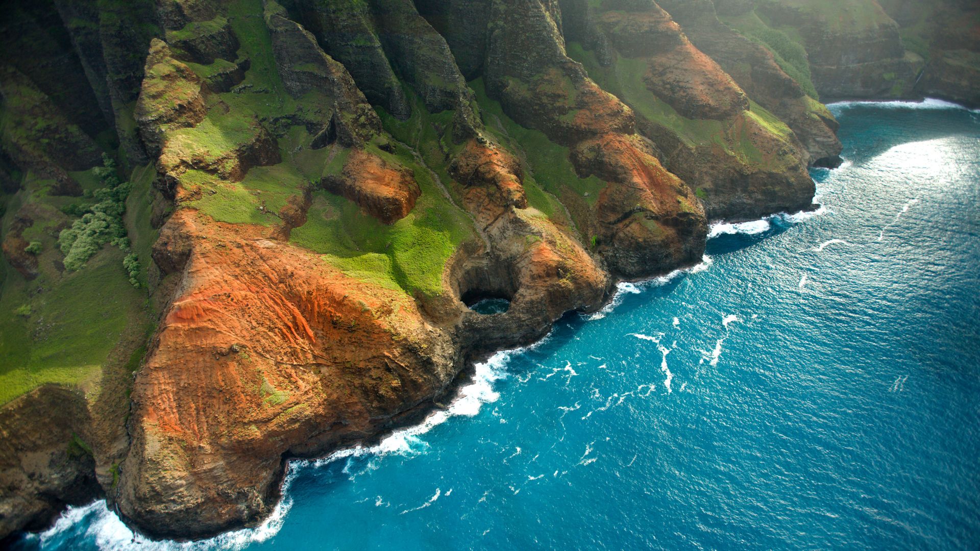 Bright Eye sea cave, Nā Pali Coast, Kauai, Hawaii, USA